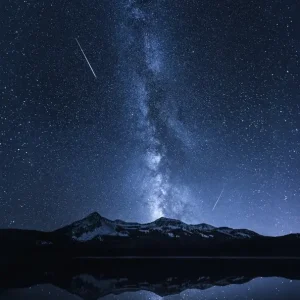 Achat Immédiat Weerspiegeling van de Melkweg #430406 posters & art prints door Toby Harriman - Premium Poster - 50x70