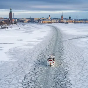 Winter van 2024 posters & art prints door Samsul Alam Al-Majidi - Premium Poster - 50x70 Promotion