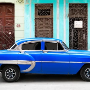 66 Straat Havana Blauwe Auto posters & art prints door Philippe HUGONNARD - Premium Poster - 50x70 Expédié Aujourd’hui