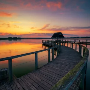 Zonsopgang bij het meer posters & art prints door Kim Hansen - Premium Poster - 50x70 Livraison Gratuite