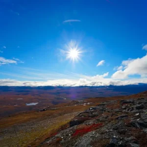 Achat Immédiat Blauwe luchten boven Abisko posters & art prints door The Wild Hunt - Premium Poster - 50x70