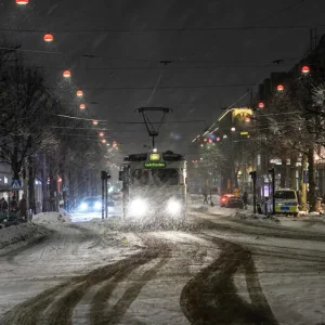 Winter op Avenyn in Göteborg. posters & art prints door Nils-Peter Widing - Premium Poster - 50x70 Populaire