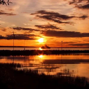 Zonsondergang bij de Haven van Gränna posters & art prints door Kurt Persson - Premium Poster - 50x70 Promotion