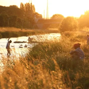 Zomer aan de rivier posters & art prints door Jakob Wochner - Premium Poster - 50x70 Commander Vite