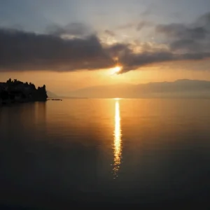 Zonsopgang boven de Ionische Zee posters & art prints door Jan Ulfshede - Premium Poster - 50x70 Petit Prix