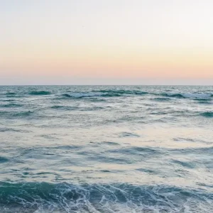 Achat Immédiat golven zee zonsondergang posters & art prints door Mirjam Broekhof - Premium Poster - 50x70